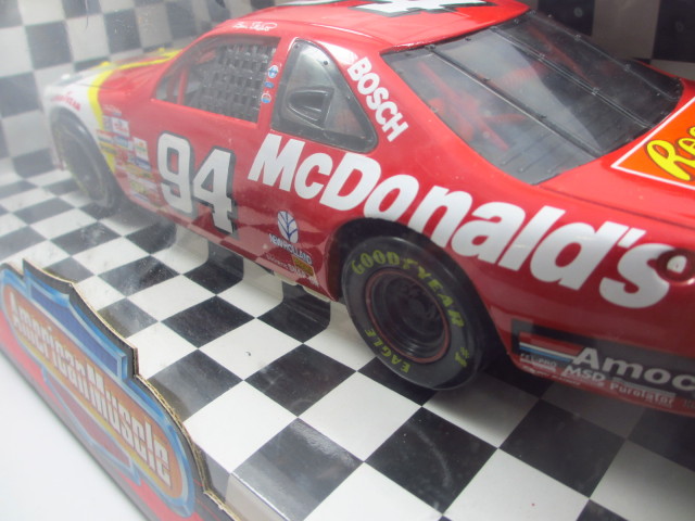 1/18 ビル・エリオット　マクドナルド　フォード・サンダーバード　#94 1:18 Ertl Nascar #94 Bill Elliott Thunderbat 'McDonald's