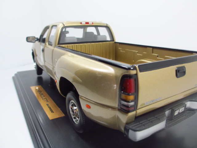 1/18 Chevrolet Silverado 3500 Dually デューリー