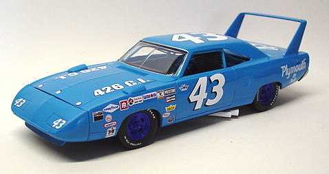 1/18 ERTL 1970 PLYMOUTH SUPERBIRD RICHARD PETTY #43 18-15