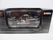 1/43  Revell  2001 Dale Earnhardt #3 Oreo  43-19