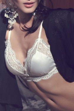 Les Jupons de Tess/　ソフィアトライアングルブラ