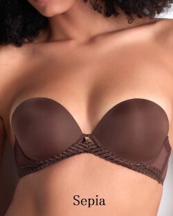 在庫△オーバドゥ　Aubade Sheer Emotion　ストラップレスプッシュアップブラ（シリコン付き