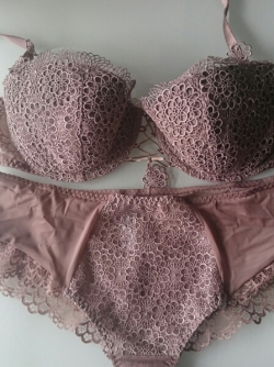 現品のみ　75Ｃ+Ｓ★Lejaby（レジャビー） Guipure