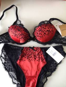 翌日発送可　現品のみ　70Ｂ+Ｍ★Chantelle （シャンテル）　パット入り