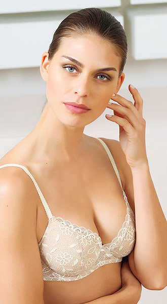 ☆国内発送☆Lise Charmel フォレ・ルビス ブラ Epure by Lise Charmel エピュール DENTELLE EN FETE 3/4カップ
