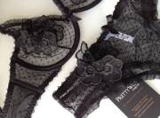 翌日発送可　現品のみ70Ｃ+Ｓ　Pretty Wild Love Flower　ブラジャー＋ショーツ