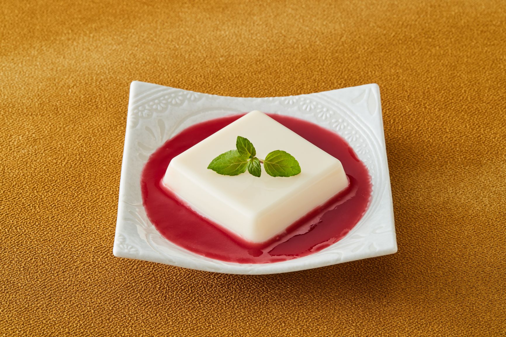 杏仁豆腐山桃ソース