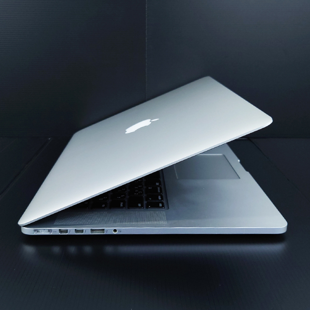 MacBook Pro 見易かっ Retina 超高細密大画面15インチ Early2013 