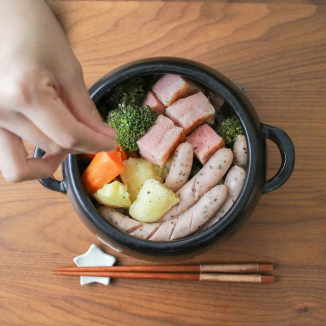 萬古焼 ごはん鍋 三合炊き 竹しゃもじ付 &NE(アンドエヌイー) n.elephant(エヌ・エレファント) NMT-065 使用風景