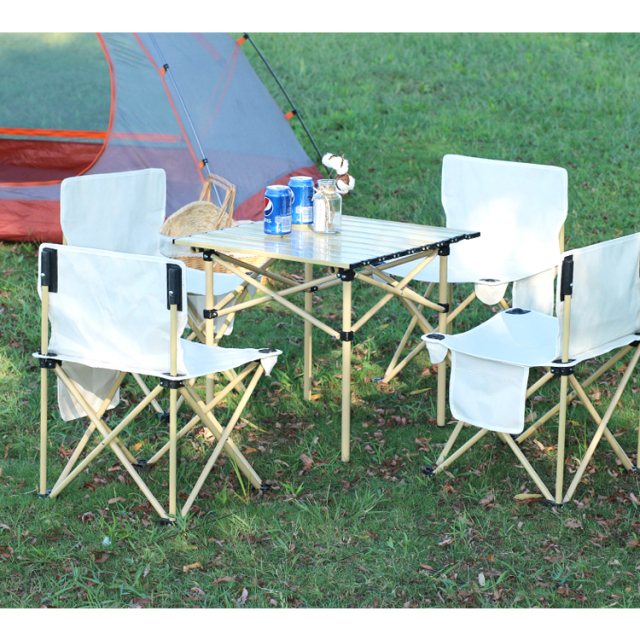 アウトドアテーブル・チェアセット 折りたたみ キャンプ 使用イメージ