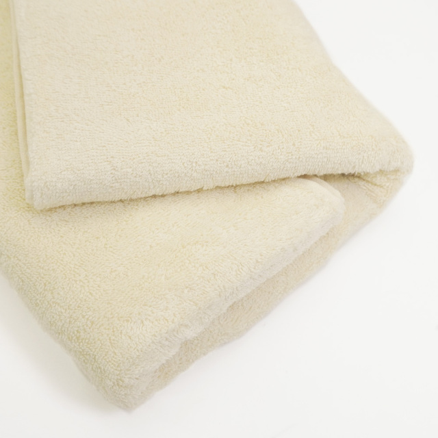 今治タオル バスタオル プラシッド ナチュラル コットン RESTFOLK 折りたたんだ状態