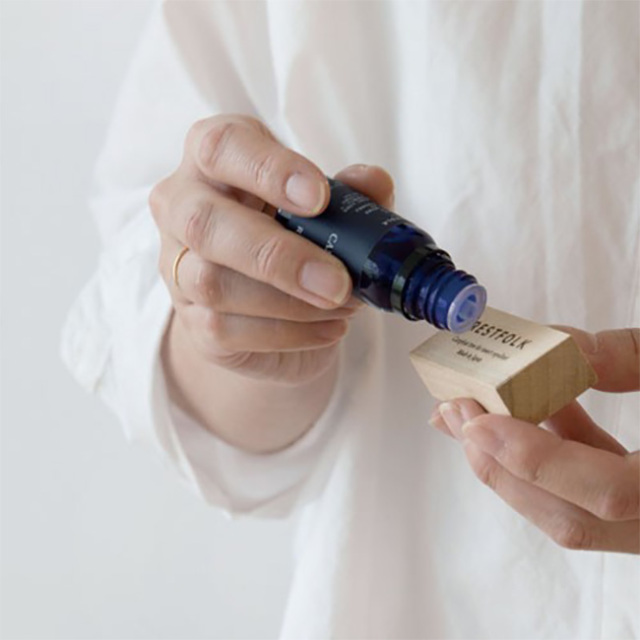 カンフルオイル 10ml エッセンシャルオイル 天然の防虫剤 RESTFOLK レストフォーク カンフルツリーブロック 使用風景