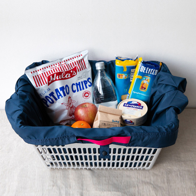 ShupattoコンパクトバッグＬサイズのエコバックは買い物かごにセット可能