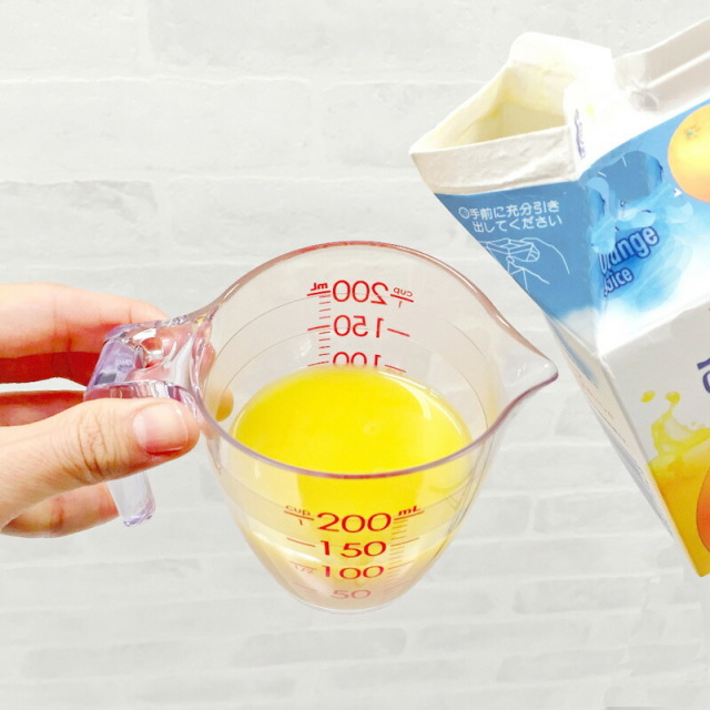 目盛りが見やすい計量カップ 200ml 使用風景 マーナ MARNA