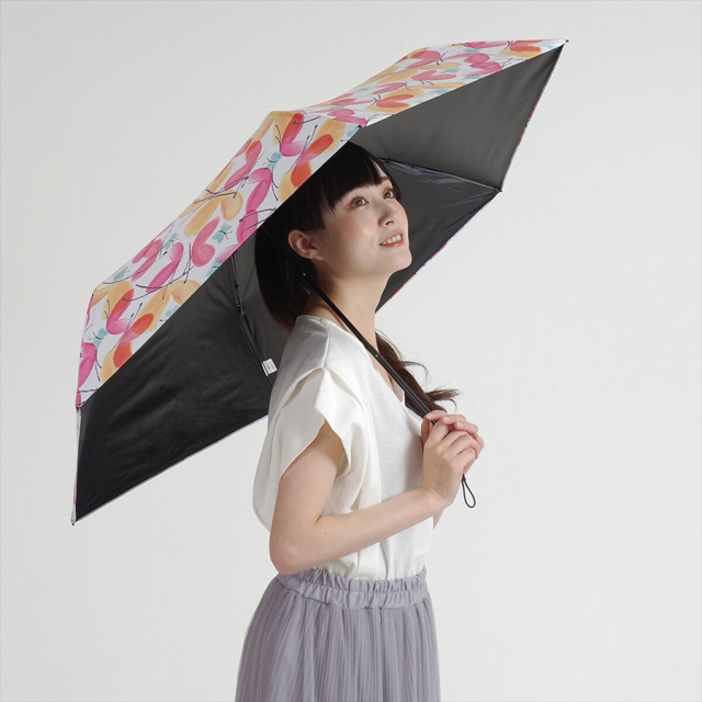 晴雨兼用傘 折りたたみ傘 レディース 蝶ピンク niftycolors（ニフティカラーズ） 使用イメージ