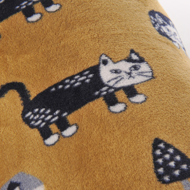 クスグルジャパン モケモケット 円筒クッション マチルダさん柄(マスタード) kusuguru Japan 猫の柄