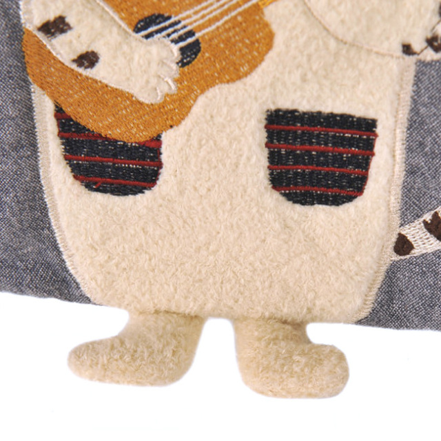 ネコまるけ 手提げバッグ(ネイビー) kusuguru Japan クスグルジャパン 布地から飛び出すネコザワさんの足