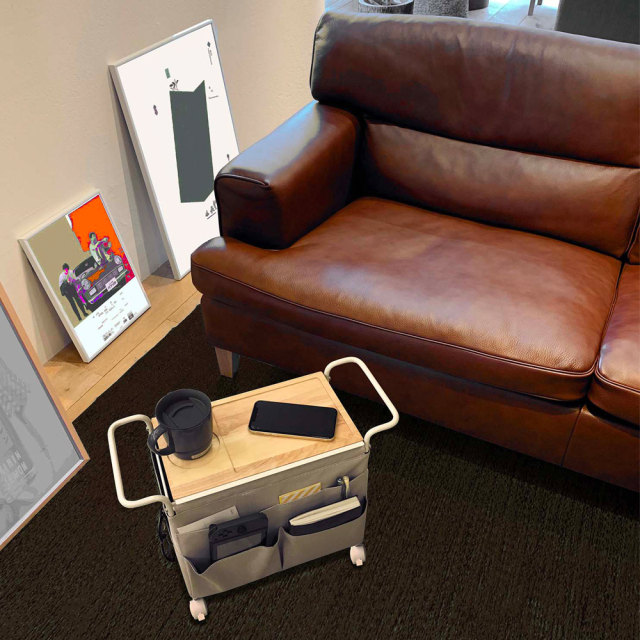 サイドワゴン 収納ワゴン グーテ アイボリー 東洋ケース サイドテーブル マガジンラック キャスター付き 使用風景