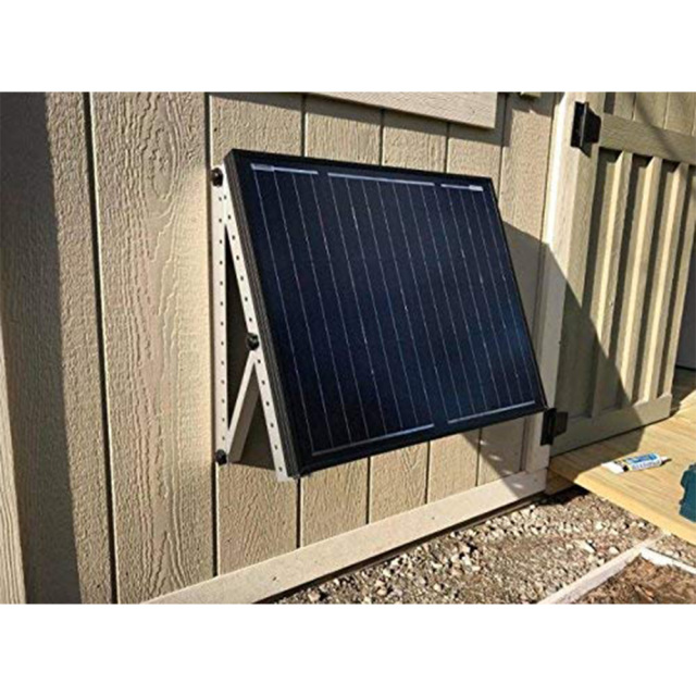 ソーラーパネル架台(アルミ製マウントブラケット)を使いソーラーパネルを壁に設置した状態