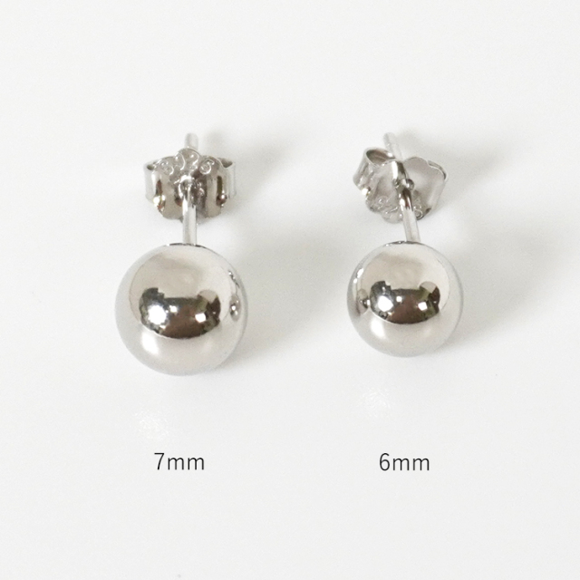 丸玉一粒ピアス シンプルボールスタッドピアス シルバー925 6mmと7mmのサイズ比較