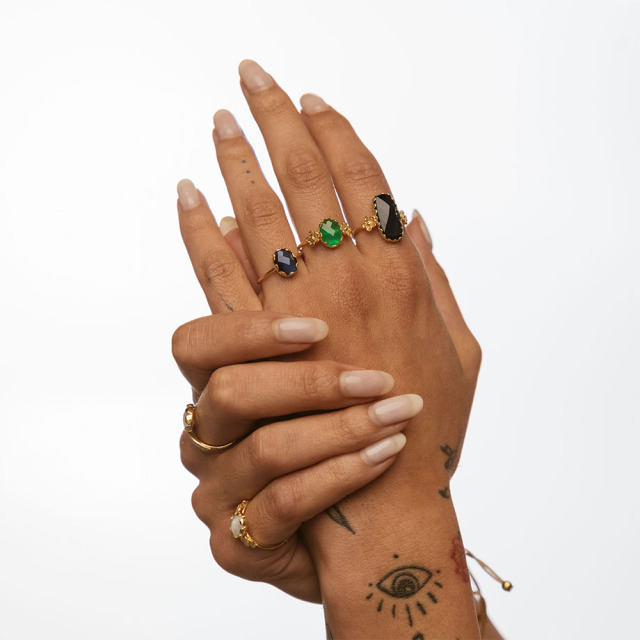 ポルトガルMESH リング ストーン(ダークブルー) 18Kゴールドコート 指輪装着イメージ