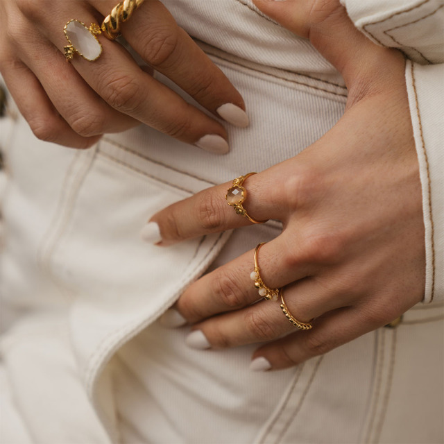 ポルトガルMESH リング 18Kゴールドコート 指輪装着イメージ