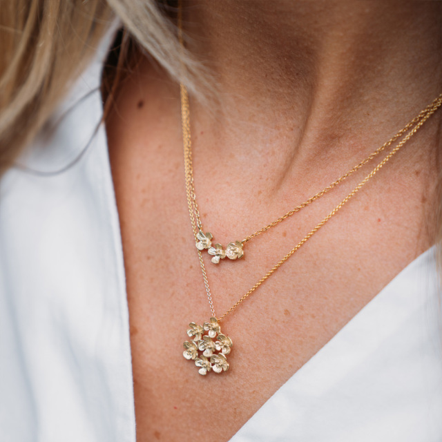 MESH ネックレス スリーリトルフラワー 装着イメージ 18Kゴールドコート S925 ポルトガル直輸入 Gold Necklace