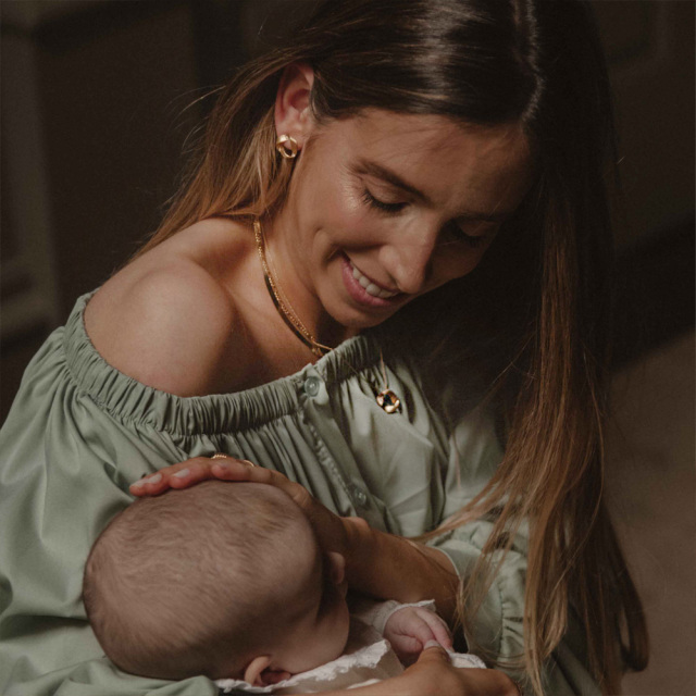 MESH DNAペンダント 装着イメージ 18Kゴールドコート シルバー925 ポルトガル直輸入 Gold Necklace