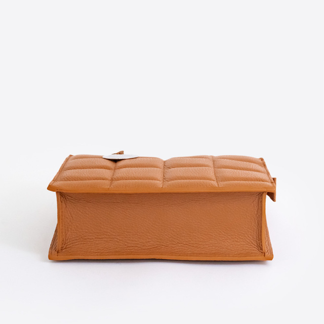 Bellini 本革 キルティングハンドバッグ 底面 タン イタリア製レザー 牛革 ベリーニ レディースBAG LC780G