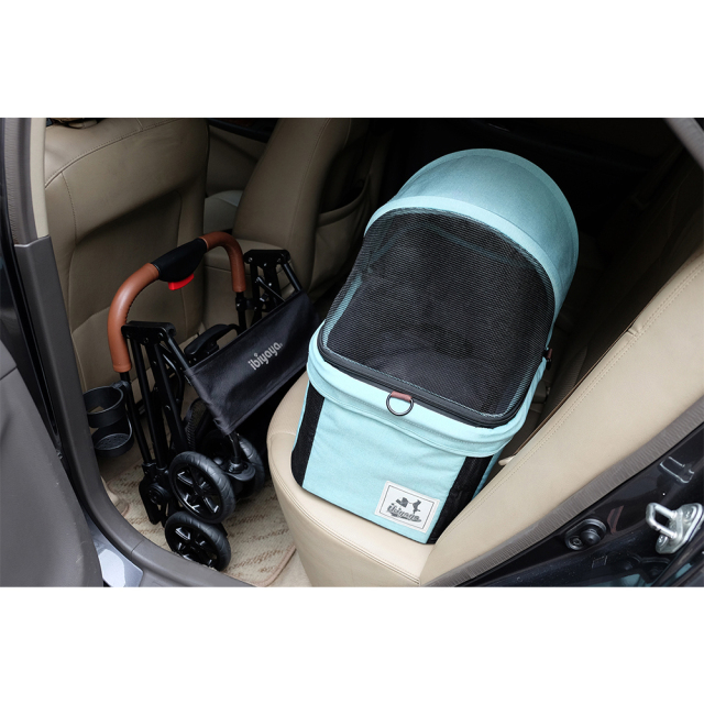 ibiyayaトラボイ トライフォールド ペットトラベルシステム ペットカート (スペアミント)折りたたんで自動車に乗せた状態