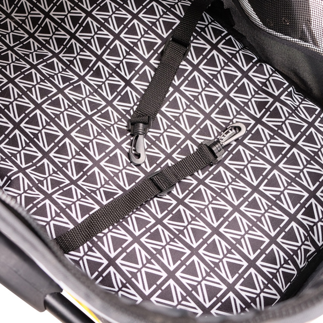 ibiyaya イビヤヤ FS2010 クラウド9 ペットストローラー ペットカート (マスタードイエロー)には飛び出し防止用リードが付属