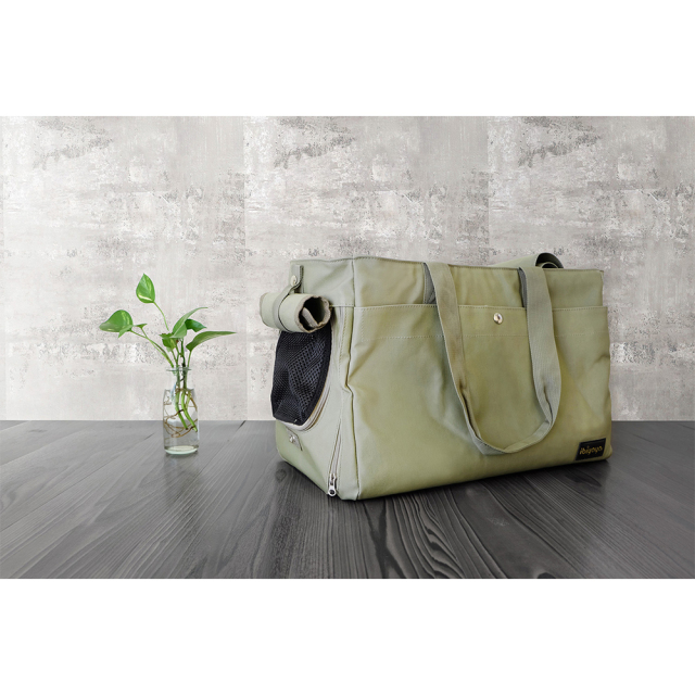 ibiyaya FC1428 イビヤヤ ペットキャリー キャンバスペットトート (ライトグリーン)をテーブルの上に置いた状態