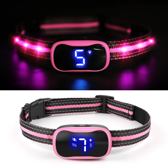無駄吠え防止首輪 LED付 (ピンク)のライト点灯時と消灯時の比較