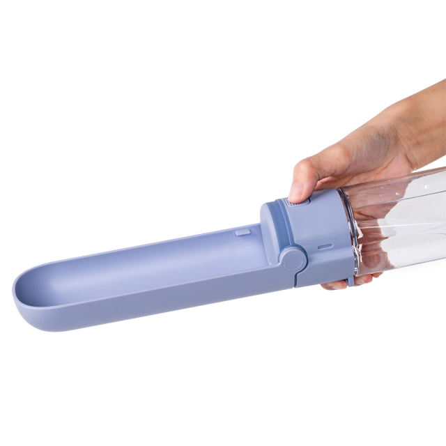 ibiyaya パップオアシス フォールド＆ゴー 犬用水筒 (ラベンダー)開いて手で持った状態