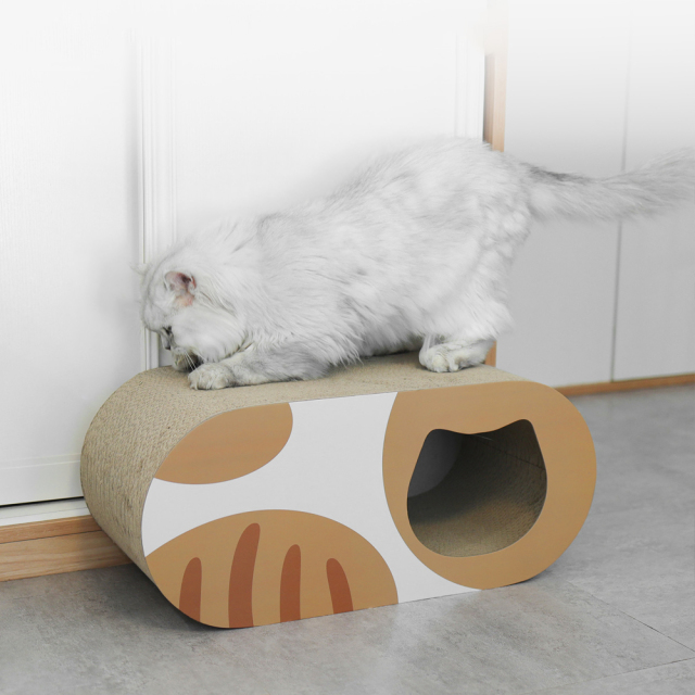 猫用 爪とぎダンボール猫ハウス トンネル型 HEBENA 使用風景