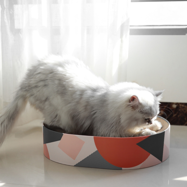 猫用 爪とぎダンボールベッド ソファ 楕円形 HEBENA 使用風景