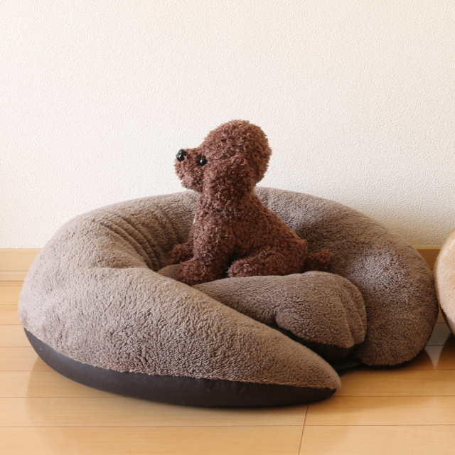 犬猫ベッド ペットをダメにする！？ビーズソファ ムーン ワンズ ぬいぐるみ 使用イメージ