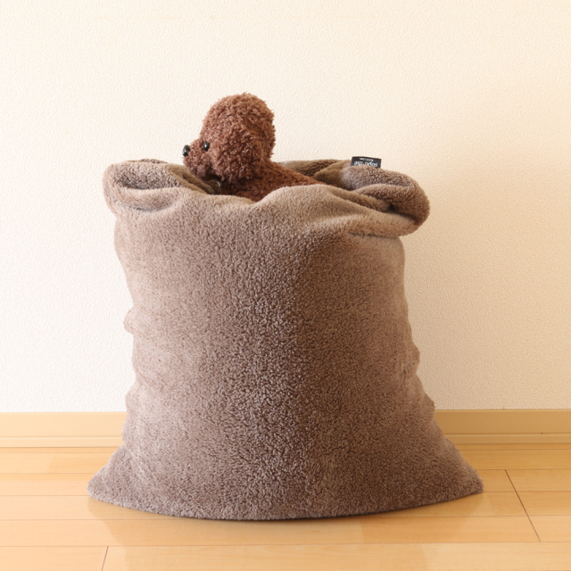 犬猫ベッド ペットをダメにする！？ビーズソファ レクタングル ワンズ 立てた場合の使用イメージ