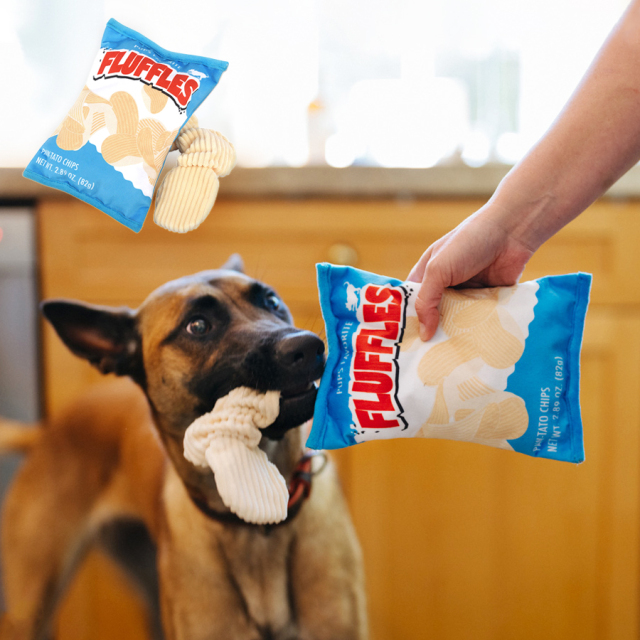 犬用おもちゃ スナックアタック ポテトチップス 音が鳴るぬいぐるみ スクイーカー P.L.A.Y.(プレイ)