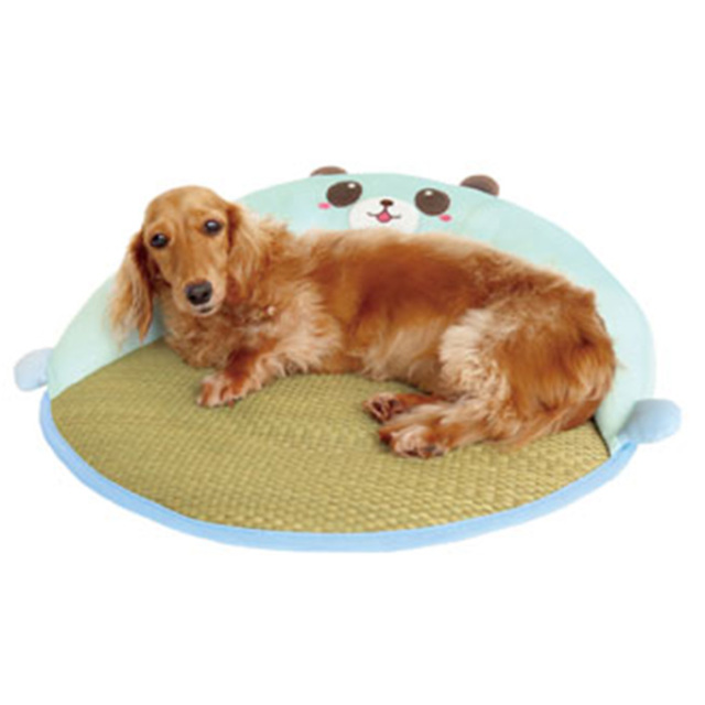 ペッツルート Petz Route あにまるベッド (ぱんだブルー) 563165の上で寝そべる犬