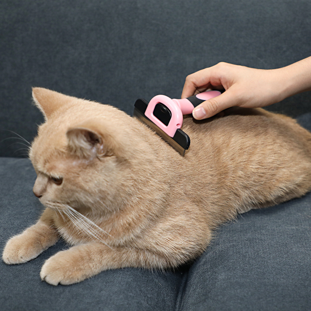 ステンレス製ペットコーム 犬猫 トリミング ムダ毛・毛玉取り グルーミング 刃の取り外し可能 使用風景