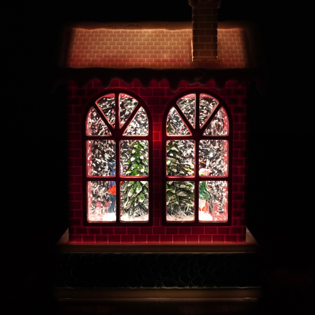 クリスマス置物 スノーイングハウスライト スノードーム 電子オルゴール 暗闇でのライトアップ 裏面