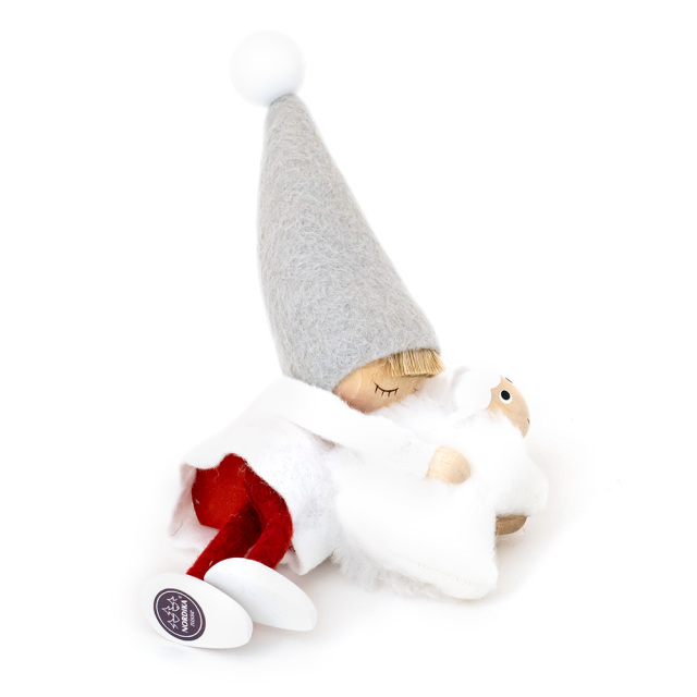 クリスマス 木製人形 おねんね男の子(羊) サイレントナイト かわいい ハンドメイド ノルディカニッセ NORDIKA nisse NRD120726 斜め正面