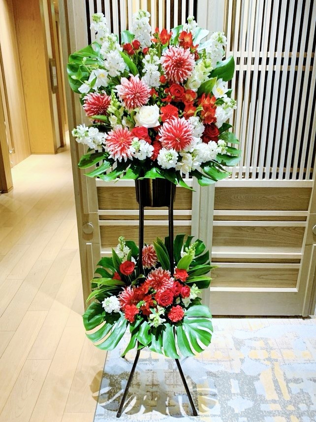 ビジネスシーンに最適2段スタンド花（お任せプラン・35,000円）