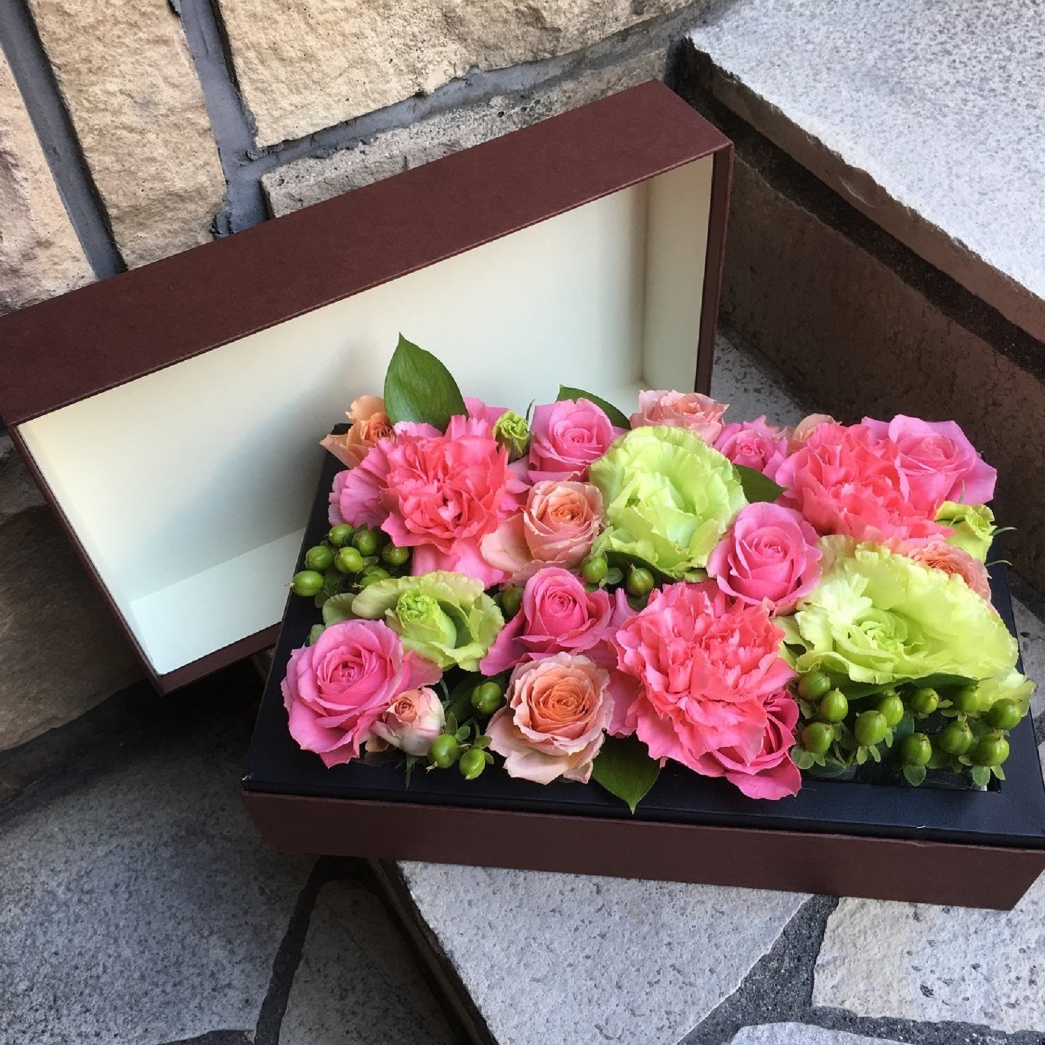 ピンク×グリーン　 Ｍデザイン　ＢＯＸ　フラワー