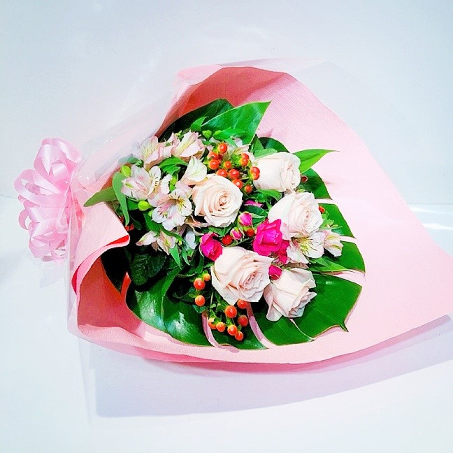【気軽に贈れる、小さなありがとうの花束】  花束（5,000円・税別） ※おまかせ花材／カラー指定OK
