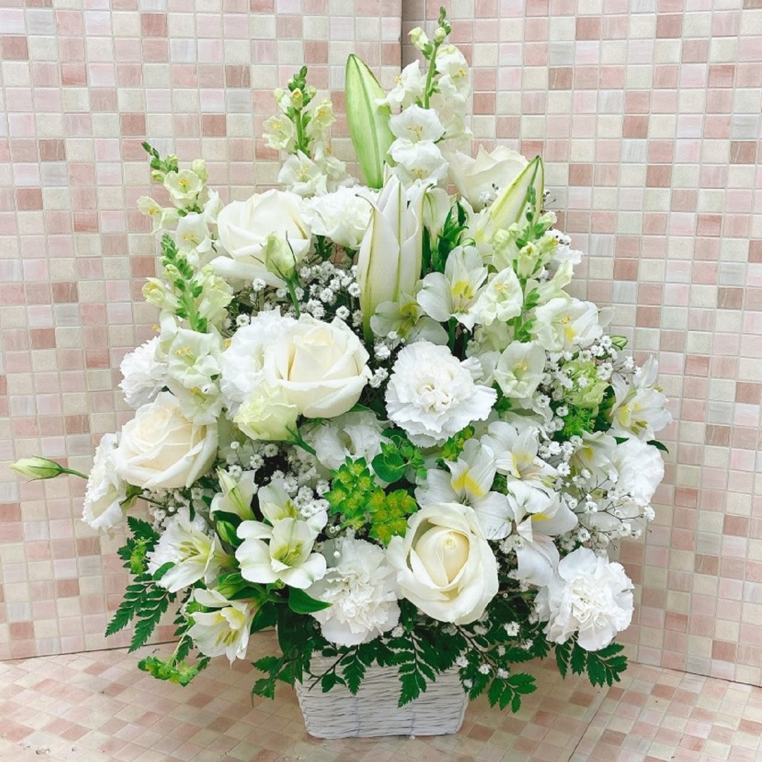 お供え お悔やみ 法要 一周忌 供花　白 バラ アレンジメント