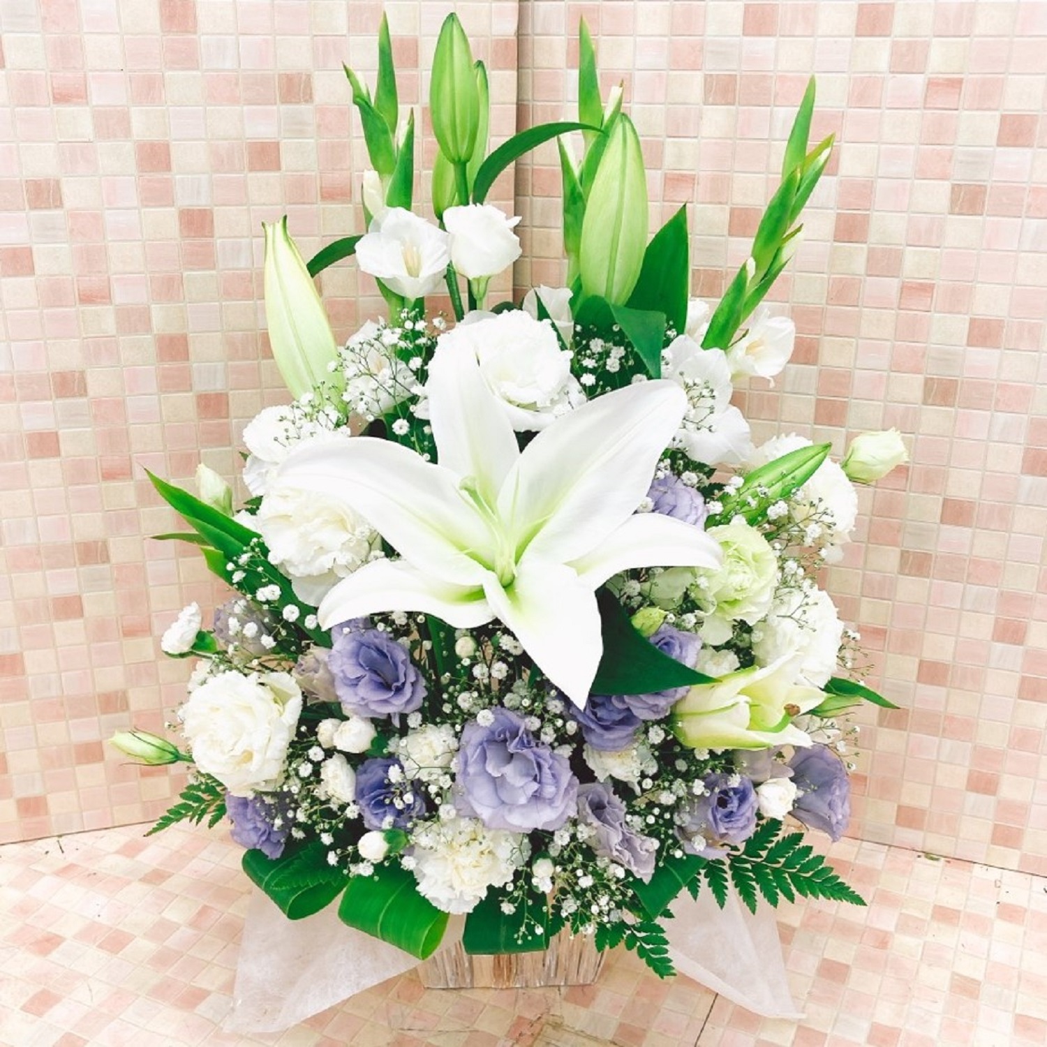 お供え お悔やみ 法要 一周忌 供花 枕花 白 紫 ユリ アレンジメント