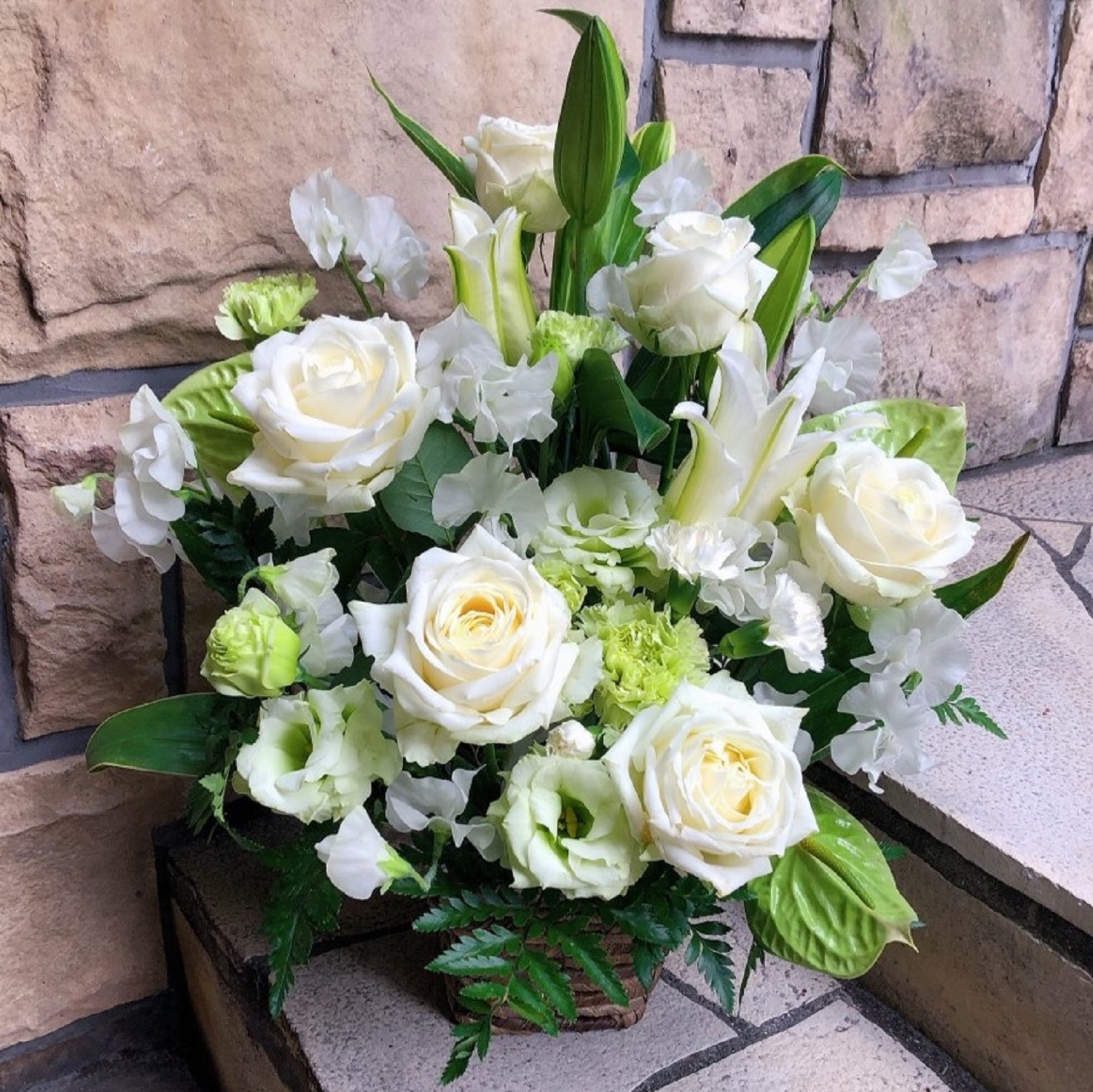 お供え お悔やみ 法要 一周忌 供花 枕花 白 緑 バラ アレンジメント