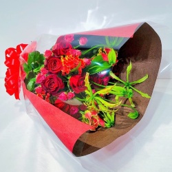 【品よく華やかに。想いを届けるおまかせ花束】  花束（10,000円・税別） ※おまかせ花材／カラー指定OK